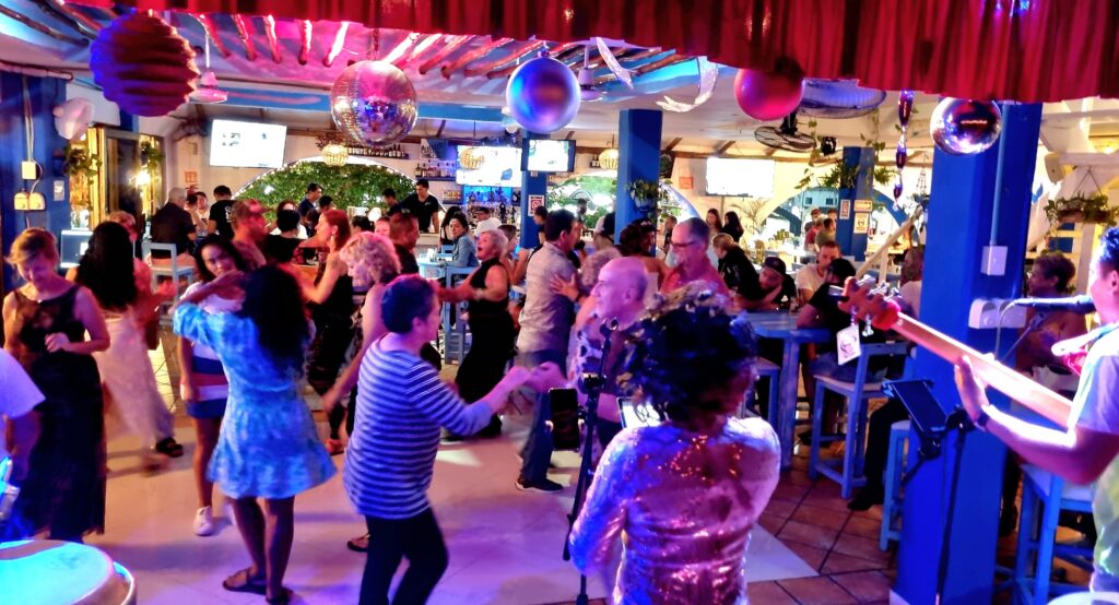 People dancing to salsa music at la Sirena Puerto Morelos